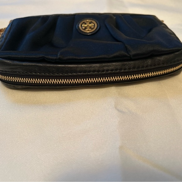 Tory Burch Madelyn Wristlet - Picture 3 of 9